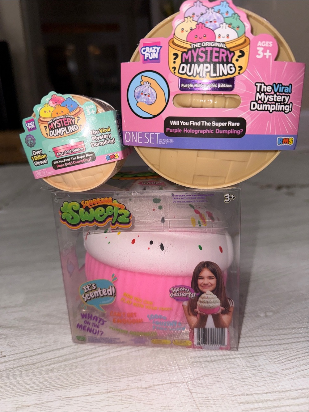 FREE MINI 🥟!! Squeezee Sweetz Jumbo Cupcake Pink, Mystery purple Holographic